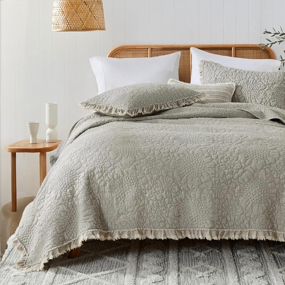 NEW Anthro Grey Beige Boho Ruffle Crinkle Queen / King Bedding Quilt & Sham Case